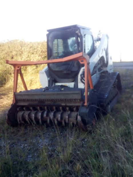 Desbrozea eta terrenu garbiketa orokorra Urruñan.