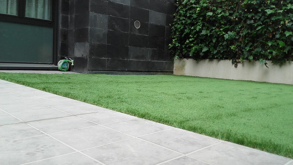 Belar artifiziala / colocación de césped artificial en Donostia