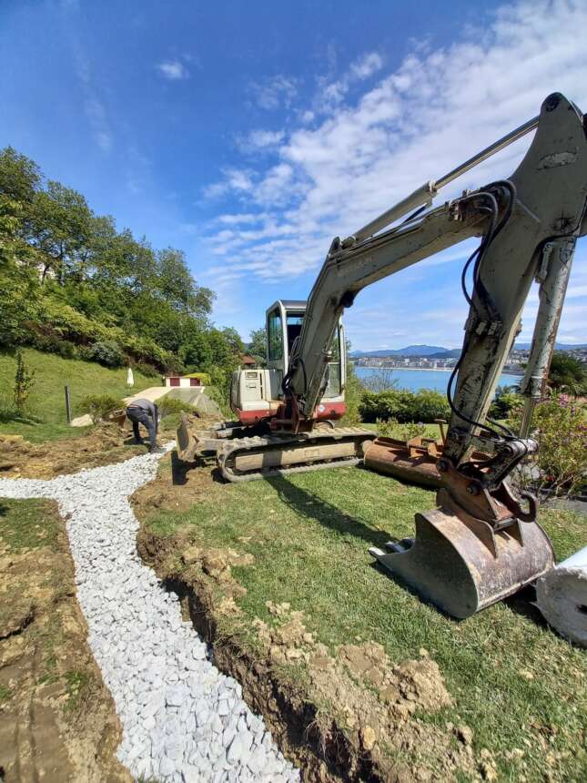 Drenajeak Donostian / Drenajes para jardines en Donostia